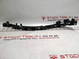 1Кронштейн облицовки стойки C левый нижний Tesla model X 1079764-00-C