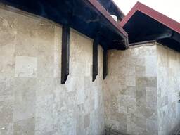 Fațada casei din travertin natural плитка из травертина для фасада дома