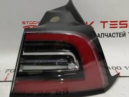 Фонарь правый наружный (USA) Tesla model 3 1077398-00-F