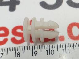 Клипса пластиковая белая 10X2.5 Tesla model 3 1092696-00-B