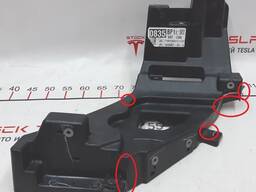 Кронштейн главной фары левый (шахта) с повреждением Tesla model X 1043357-00-F