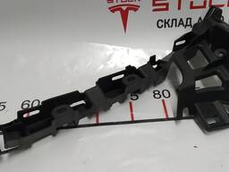 Кронштейн облицовки стойки B верхний левый Tesla model X 1056079-00-E