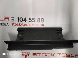 Кронштейн задний правый для ковровой дорожки RWD Tesla model S, model S REST 1009174-00-E