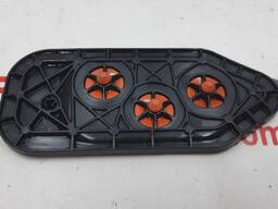 Крышка вентиляции основной батареи пластик верхняя с клапанами 6010488-00-C