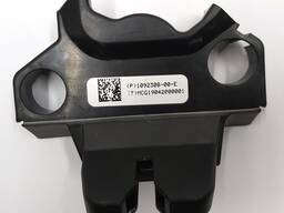 Крышка замка двери багажника Tesla model 1092308-00-E