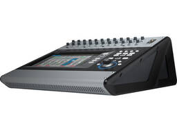 Mixer digital compact QSC TouchMix-30 Pro cu 32 de canale cu ecran tactil