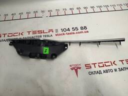 Молдинг алюминиевый карты двери передней правой Tesla model S, model S REST 1051388-00-A
