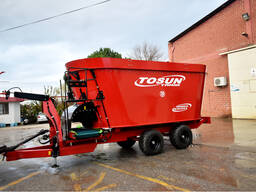 Distribuitor-mixer de furaje remorcabil