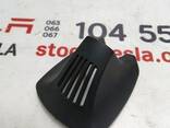Облицовка кронштейна зеркала заднего вида и камеры TRIPLE нижняя Tesla model X 1092607-0 - фото 1