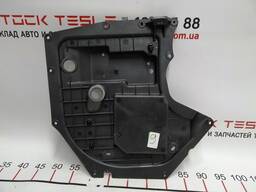 Панель внутренняя двери передней левой Tesla model X 1111671-00-A