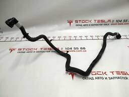 Патрубок системы охлаждения заднего мотора RWD Tesla model 3, model Y 1077595-00-D
