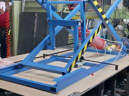 Пневматичний стіл для оббивки м'яких меблів