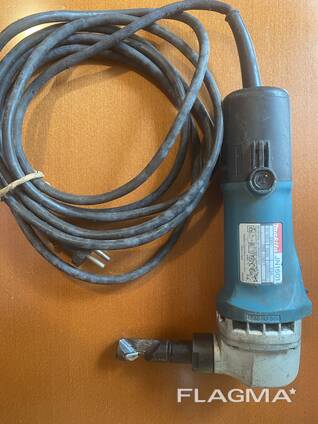 Продам бу электрические вырубные ножницы по металлу Makita Mod. JN1601