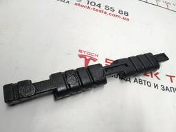 Проставка накладки порога переднего левого Tesla model 3 1086293-00-H